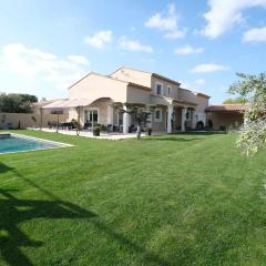 charming villa with heated pool, 14 people, located in aureille, near les baux de provence, in the alpilles