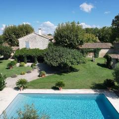 superb prestigious mas with pool in the countryside of caumont sur durance, close to avignon, sleeps 8