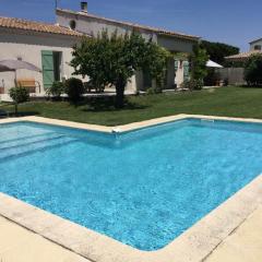 nice home rental in the hearth of the village mouriès, in the natural park of the alpilles