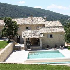 very beautiful and charming 18th century estate in bonnieux, luberon area, in provence - 8 personnes