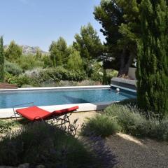 magnificent detached villa with heated swimming pool and jacuzzi, in aureille, in the alpilles – 8 people