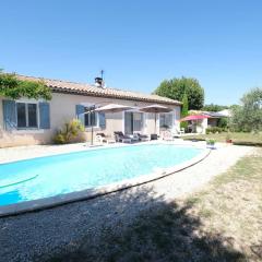 pretty holiday rental with swimming pool in isle-sur-la-sorgue, in the département of vaucluse, in provence 4 people