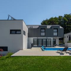 Casa Cielo, new modern villa with outdoor pool