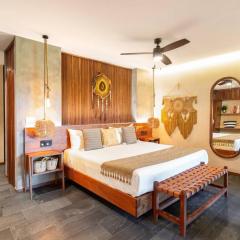 5 Star NEW Luxury Condo with Infinity & Cenote Pools