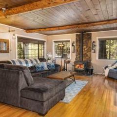 Cedar Ridge Hot Tub BBQ Sleeps 8
