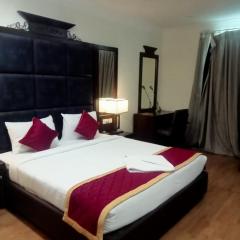 Hotel Luxury Holiday - Banjara hills prime location