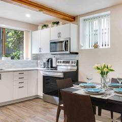 Adorable new studio with free parking and WiFi