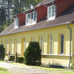 Gut Rattelvitz Parterre A, hochwertig, Sauna, Kamin, eTankstelle, Spielscheune, 15.000qm Parkland