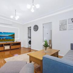 Comfy Family Home @ Kingsgrove Sleeps 7 with 2 Bathrooms & Parking