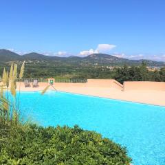 GASCOU - Golfe de St-Tropez - Mazet dans un domaine avec piscine et terrain de tennis