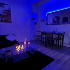 Birmingham City Centre One Bedroom Apartment - FREE Parking, FREE & Fast WiFi, 24HR Check-in, Nearby O2 Academy, The Mailbox & Broad Street