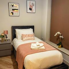 Modern Raynes Park Apartment x2 Bathroom*Garden*Wifi*