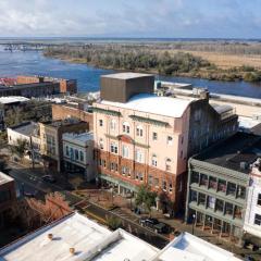 Historic Downtown Wilmington Condo Free Parking