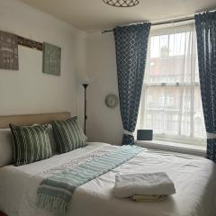 Double Room close to Central London- Females Only