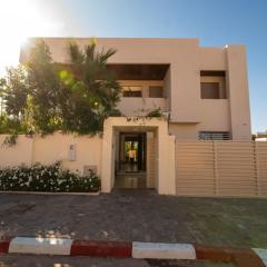 Superbe Villa avec Vue sur l'Atlas au Cœur de Marrakech