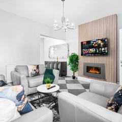 Stylish 4 Bedroom Townhouse - Edgbaston - Near Birmingham City Centre - Sleeps 8 - Parking - 578P
