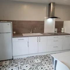 Gîte Confortable près du Mans avec Piscine, Parc de Jeux et Vélo - FR-1-410-364