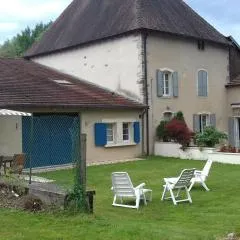 Gîte Authentique à Isches avec Cheminée, Terrain Clos, Proche Thermes et Activités Culturelles - FR-1-589-116