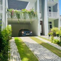 OESIS - Stylish Holiday Home in the heart of Galle