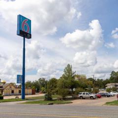 Motel 6-Lufkin, TX