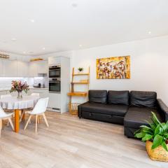 Modern New 2BR wViews & Balcony in Wandsworth