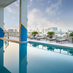 SERENA Hotel Aventura Miami, Tapestry Collection by Hilton