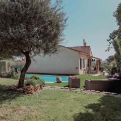 L'abeliano - House With Pool Near Uzs