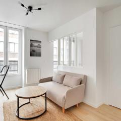 Bright modern little apartment Ménilmontant