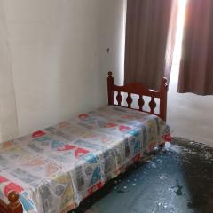 Quarto e banheiro particular
