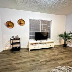 1 BD Apt - Close to the Airport & 1 Parking