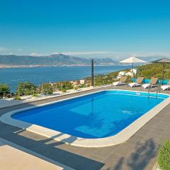 3 Bedroom Cozy Home In Mastrinka