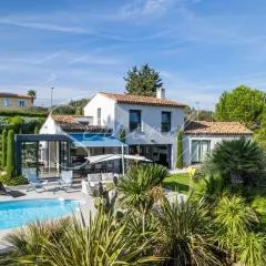 Vacation villa swimming pool and pétanque court !