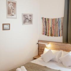 Stylish cozy studio guesthouse in the city center