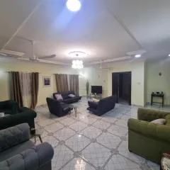 B's Classic and Cozy Apartments