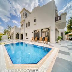 Seaside 5BR Villa with Assistant's Room and Beach Access on Palm Jumeirah by Deluxe Holiday Homes