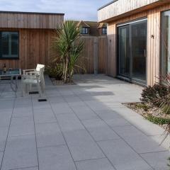 Coastal Courtyard with Hot Tub, Greatstone