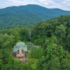Stairway to Heaven Private Pet-friendly Cabin & Sweeping Mountain Views!