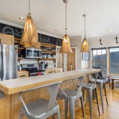 Misty Mountain Hideaway Under New Management, Hot Tub & Mountain Views