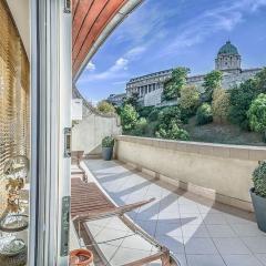 Charming Castle View Suite With Giant Balcony