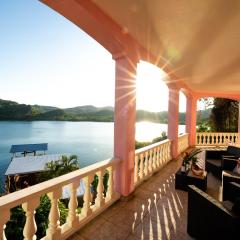 El Palacio Rosa on Blue Lagoon 3BR Beachfront Suite on pristine & quiet bay w incredible views