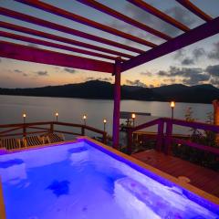 El Palacio Rosa on Blue Lagoon 2BR Beachfront Suite on pristine & quiet bay w incredible views