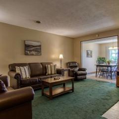 Pool-Pinecrest Townhomes-1KING 2BUNK UNIT