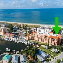 Gulf Coast Gold Private Condo - 2bed, 2bath, Sleep 6, Across Street from Beach, Balcony Views Of Sunsets, Beach & Gulf, Pool, Gym