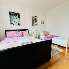 Gorgeous Studio 15 Minutes from Central London