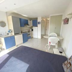 Studio 106, Port Vénus au village naturiste