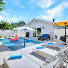NEW Palm Tree Paradise -Close To The Beach! Beautiful Heated Pool!