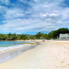 Balmoral Beach House - Footsteps to Beach