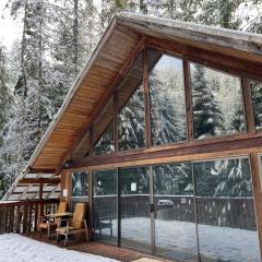 Chalet at Rainier Lodge (0.4 miles from the entrance)