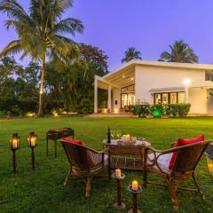 The Beach House by StayVista with Modern interiors, nearby beach, pool, lawn