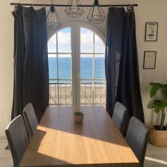 Apartamento tres habitaciones primera línea de playa